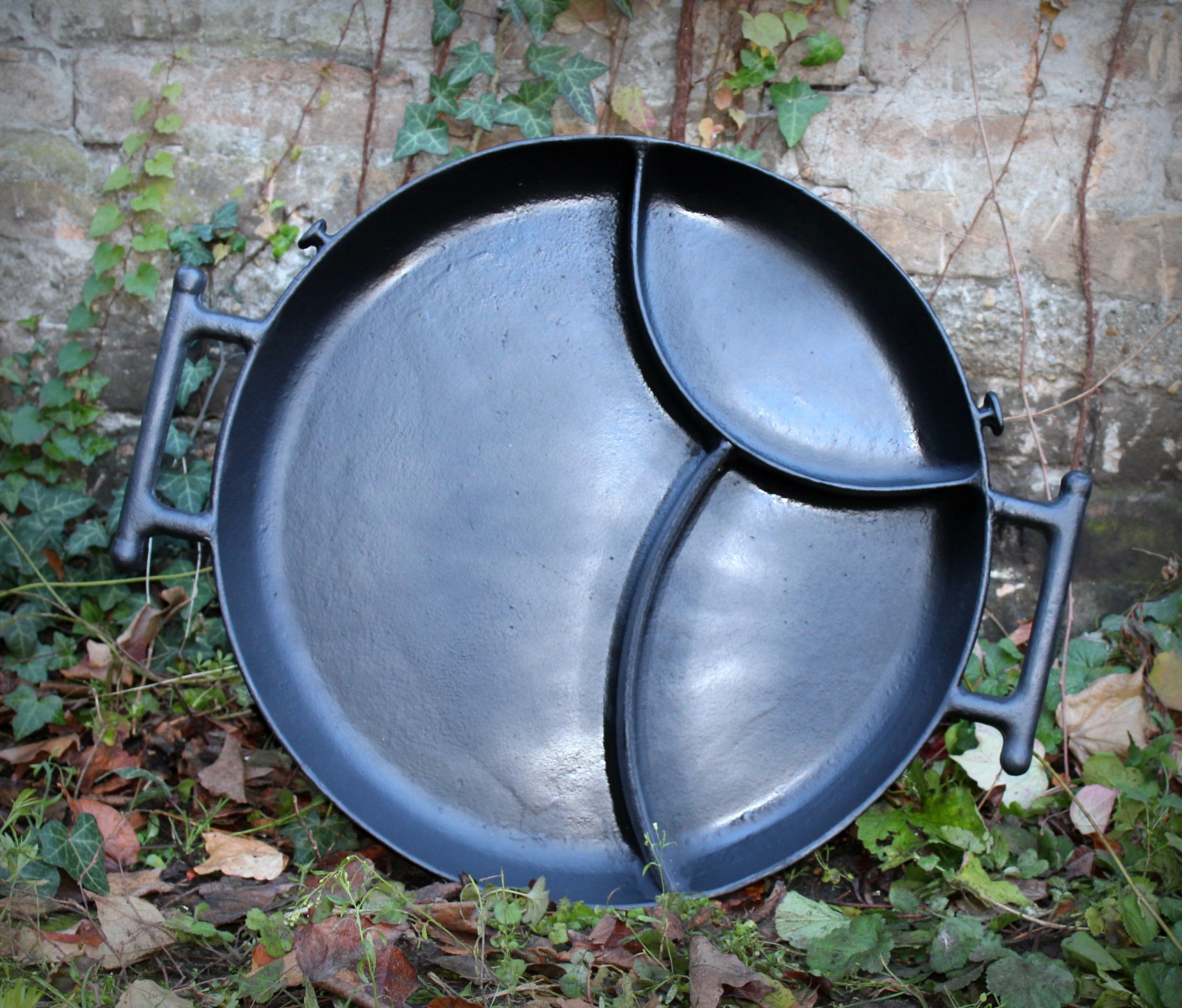 Cast iron divided pan 560 mm
